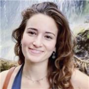 Profesora imparte clases de valenciano, castellano, latín a niños de todas las edades